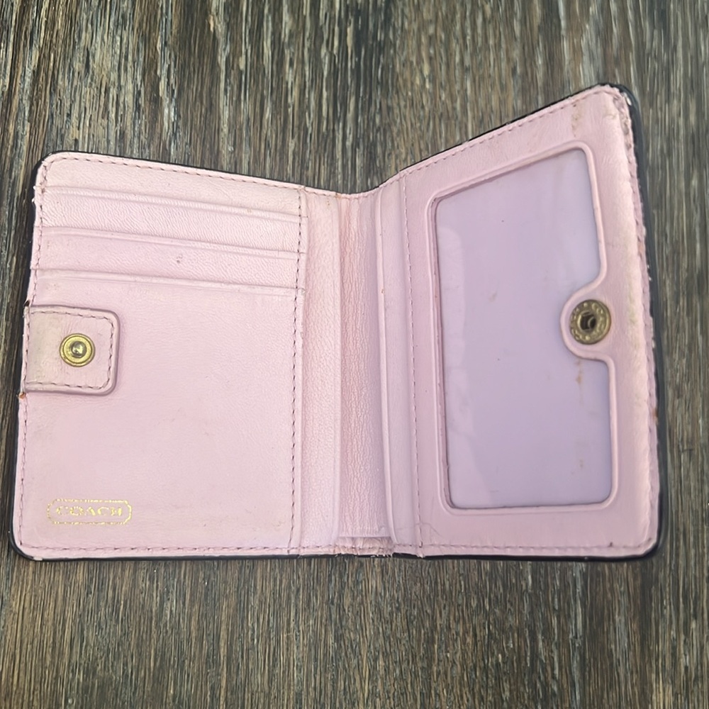 Compact Designer Wallet - Picture 2 of 3